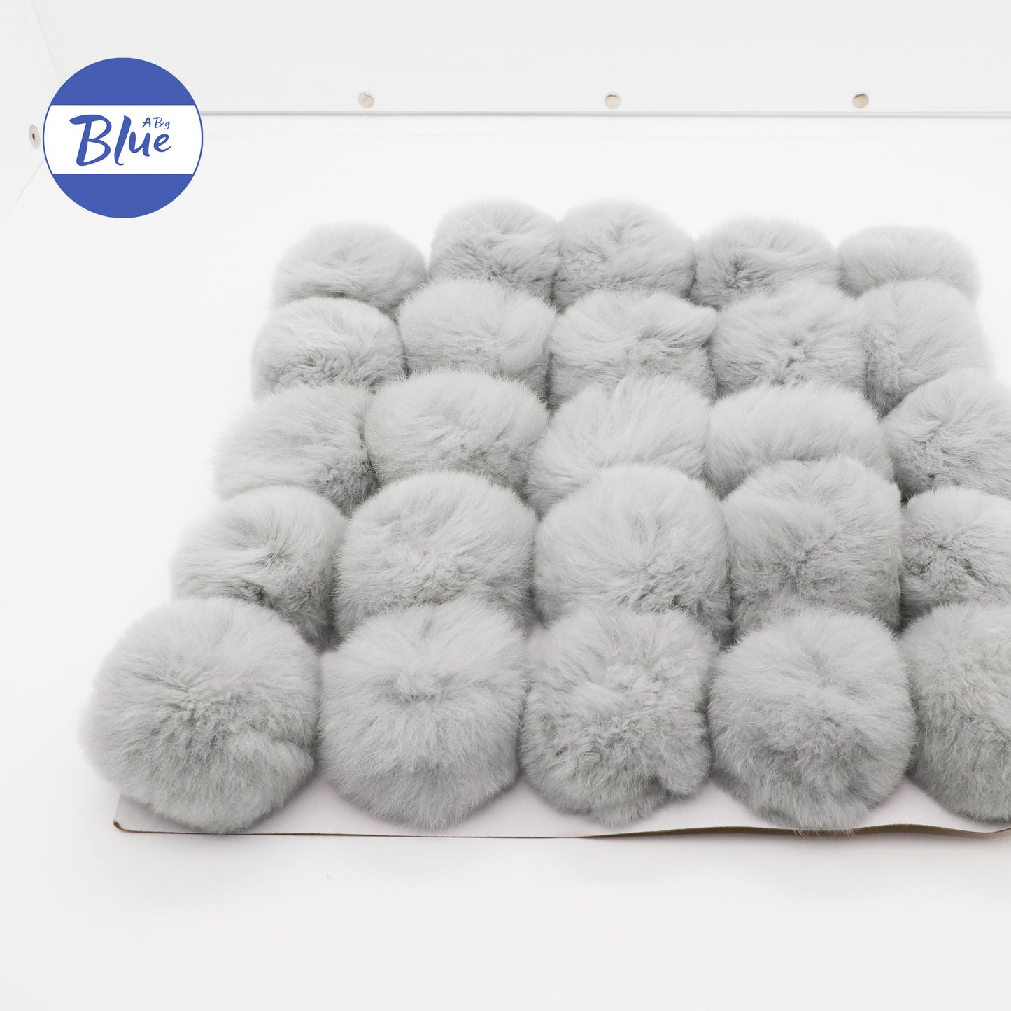 Cute Plush Pom-Pom DIY Keychain – Handmade Fluffy Ball Ornament for Bags, Phones & More