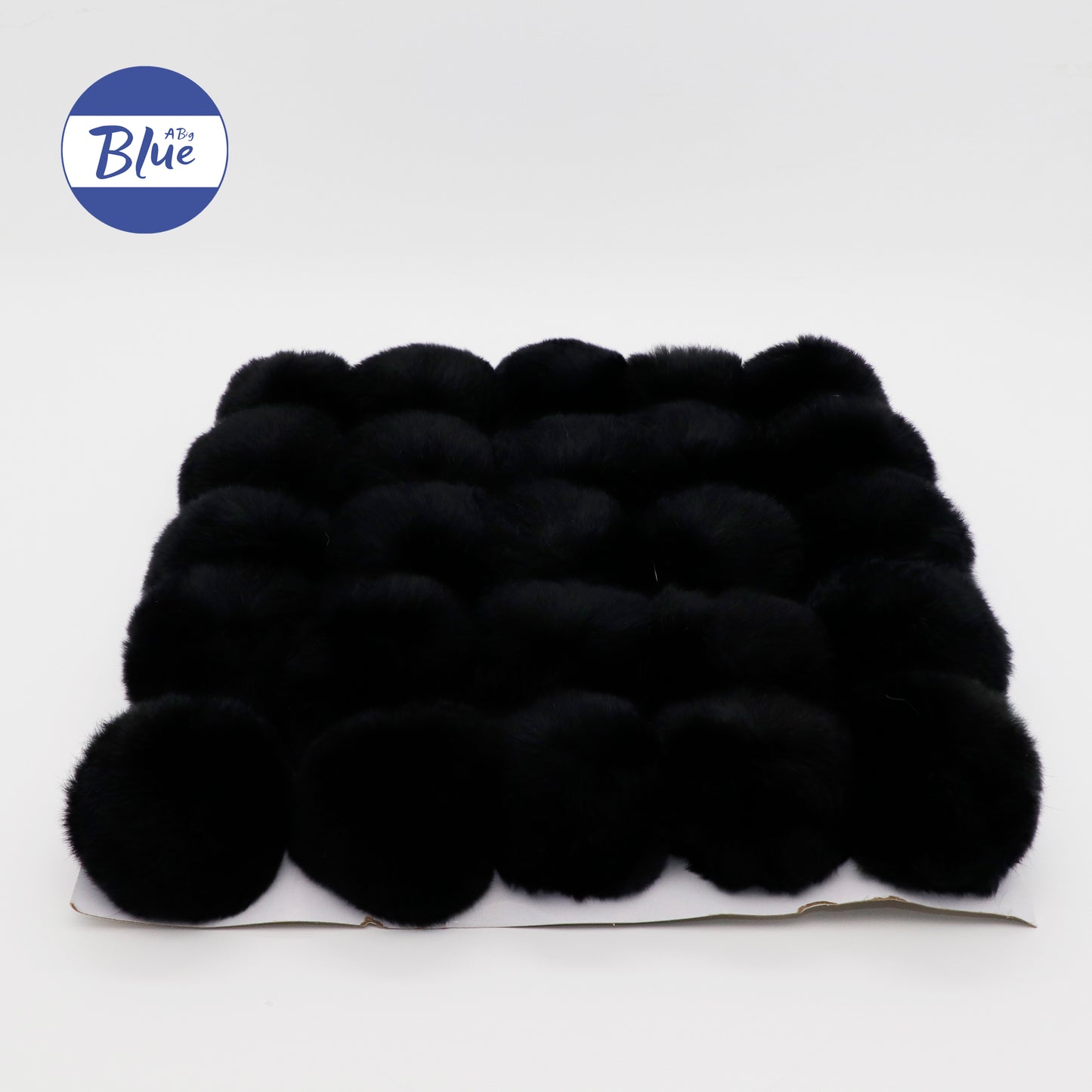 Cute Plush Pom-Pom DIY Keychain – Handmade Fluffy Ball Ornament for Bags, Phones & More