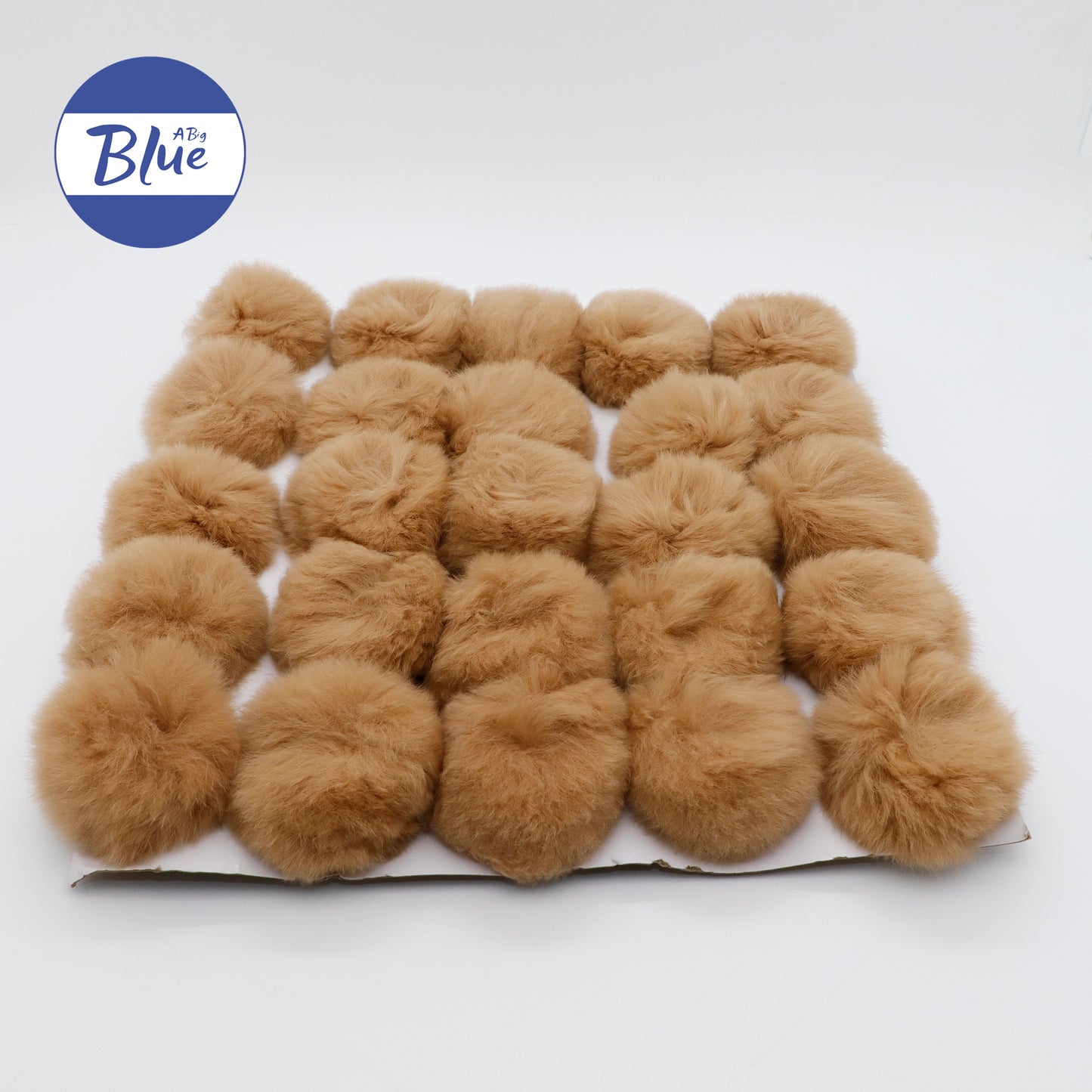 Cute Plush Pom-Pom DIY Keychain – Handmade Fluffy Ball Ornament for Bags, Phones & More